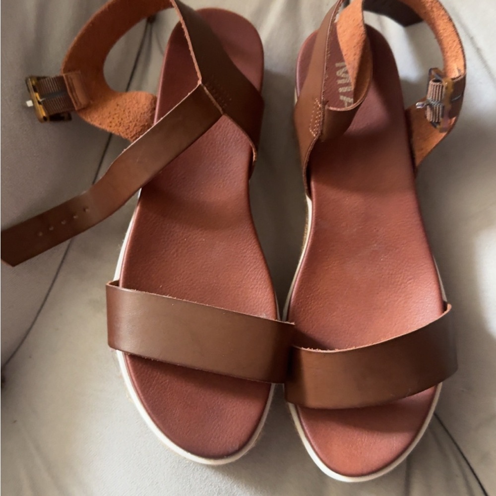 MIA Brown Sandals Modern Minimalist Design